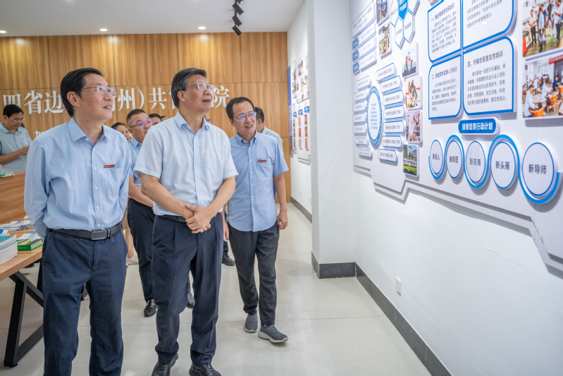 省人大常委會(huì)委員、教科文衛(wèi)委員...