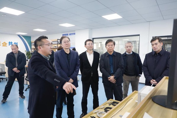 省民政事業(yè)發(fā)展促進(jìn)會(huì)會(huì)長(zhǎng)尚清一...